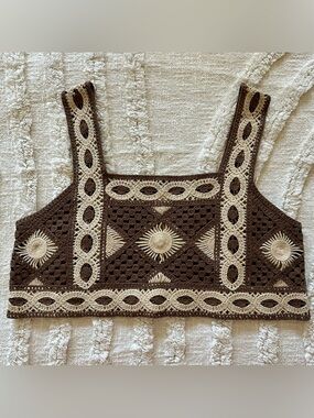 adorable neutrals crochet crop tank / size small